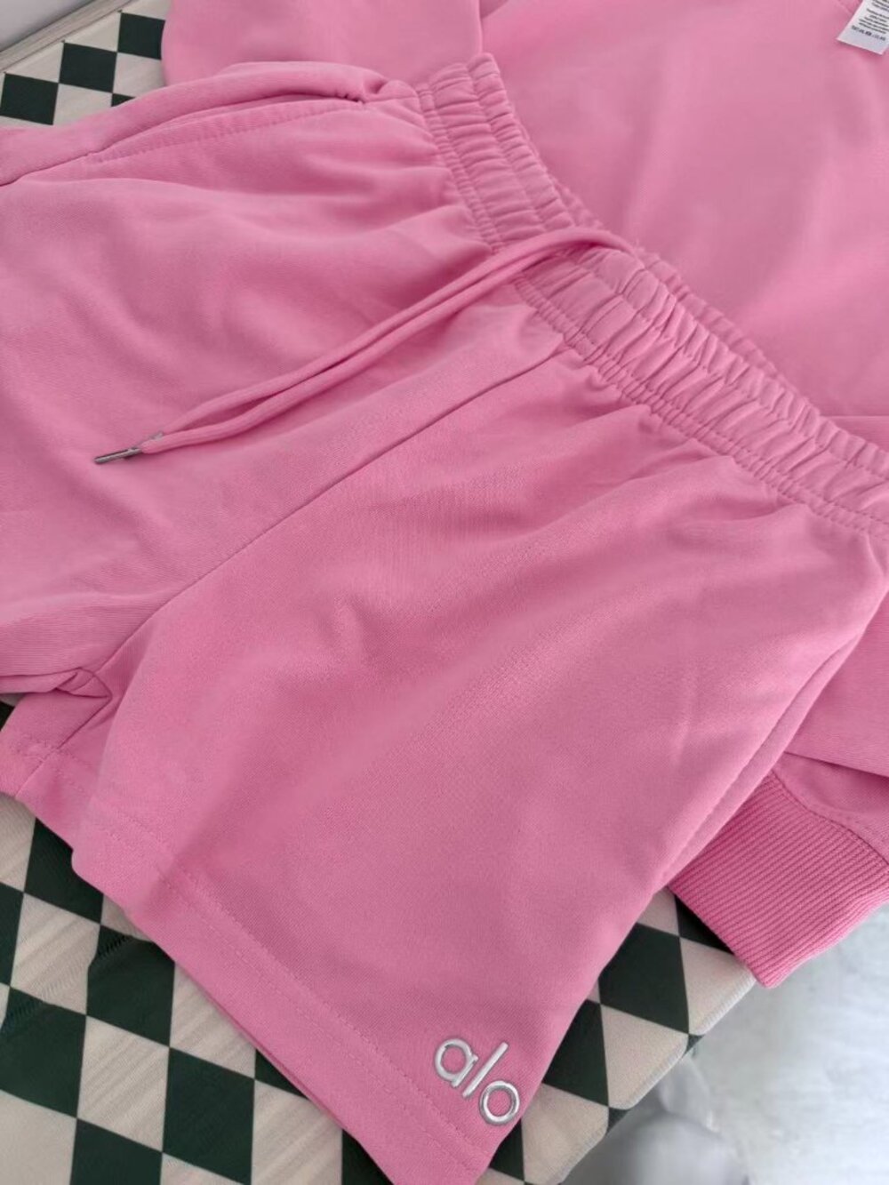 alo yoga Soft Pink Crewneck Sweatshirt High Waist Shorts - Picture 2 of 5